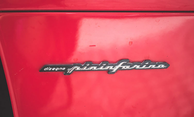 Hàng hiếm Ferrari F430 Spider tháo bánh lau chùi trên vỉa hè Sài Gòn